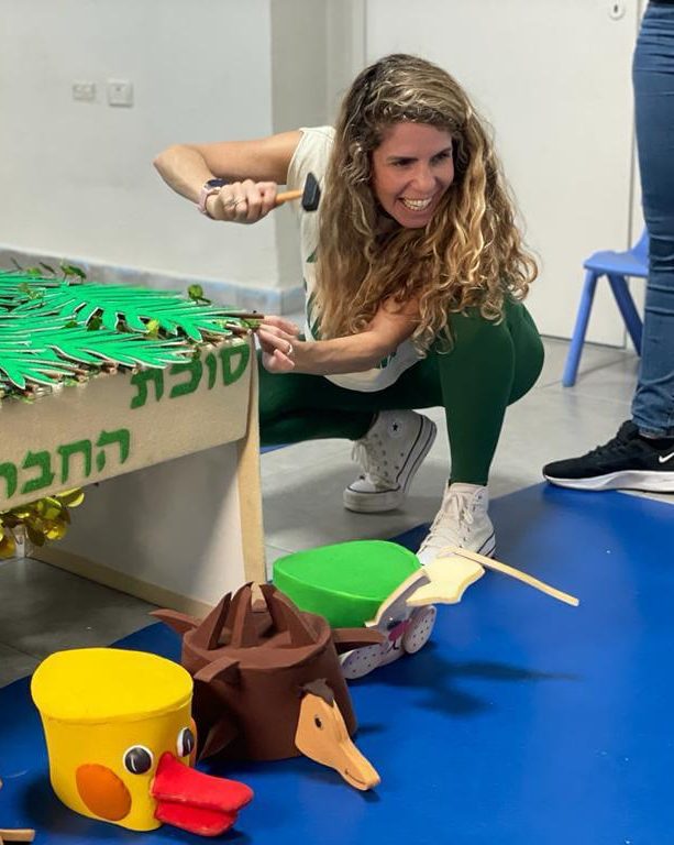 ציפי הינדי – ספטמבר – "סוכת חברים"